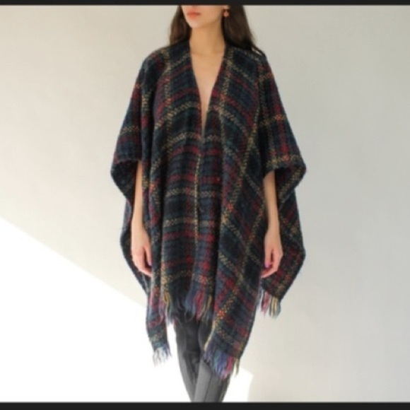 Aran Crafts Sweaters - BOYNE VALLEY WEAVERS HANDMADE TARTAN PLAID WOOL FRINGED SHAWL CAPE Ireland Irish